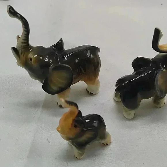 Porcelain family of elephants adorable vintage - Picture 2 of 2